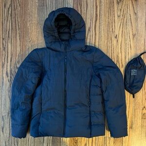 Uniqlo Black Lightweight Down Jacket Packable Women’s Sz. Med Hiking Outdoors